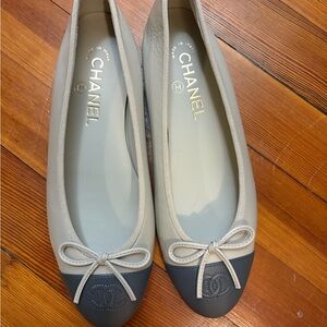 Chanel Women's Light and Dark Gray Flats 38 Eu